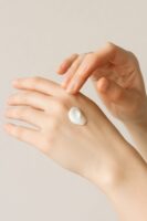 保湿剤の基本 ：エモリエントとモイスチャライザー